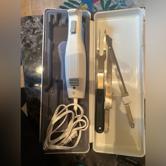 Electric carving knife. Used twice. In perfect condition in original box - Picture 3 of 3